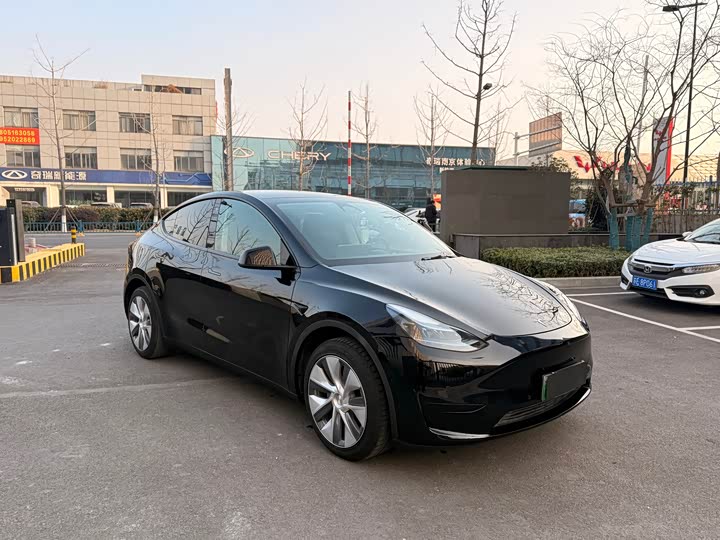 Фото 3 - Tesla Model Y