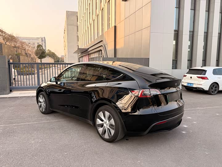 Фото 9 - Tesla Model Y