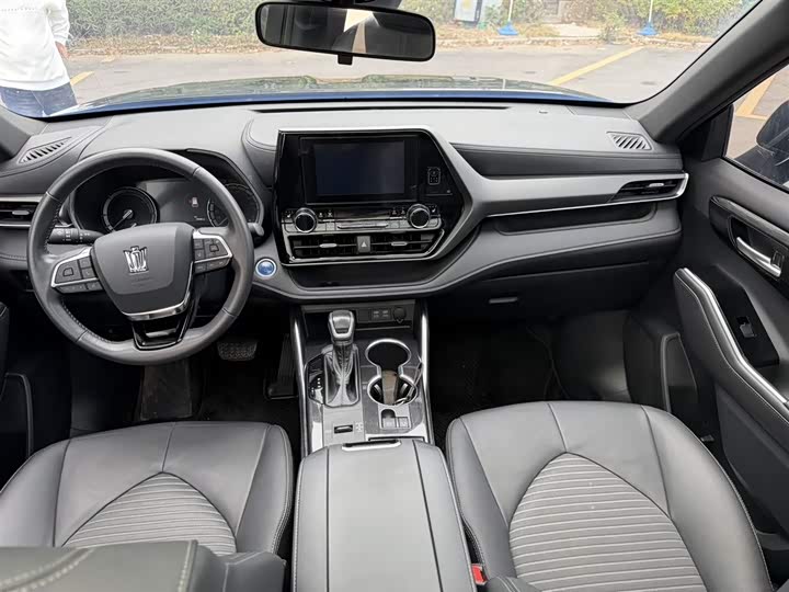 Фото 6 - Toyota Crown Kluger