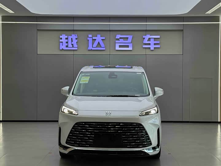 Фото 2 - Buick GL8 Hybrid