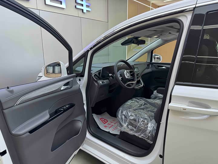 Фото 7 - Buick GL8 Hybrid