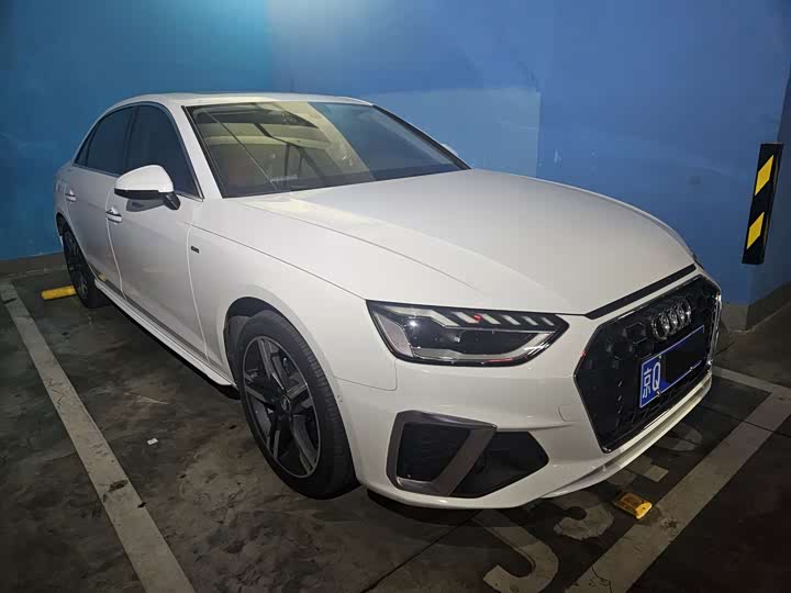 Фото 2 - Audi A4L