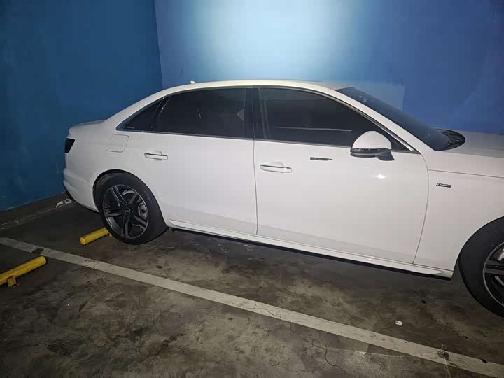 Фото 4 - Audi A4L