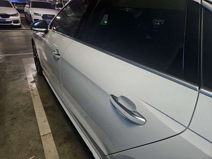 Фото 8 - Audi A4L