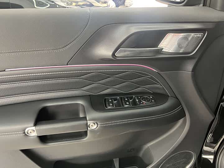 Фото 9 - Tank 300