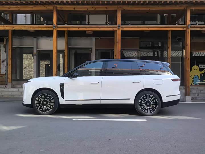 Фото 9 - Nio ES8