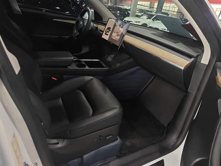 Фото 8 - Tesla Model Y