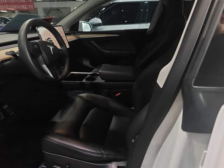 Фото 9 - Tesla Model Y