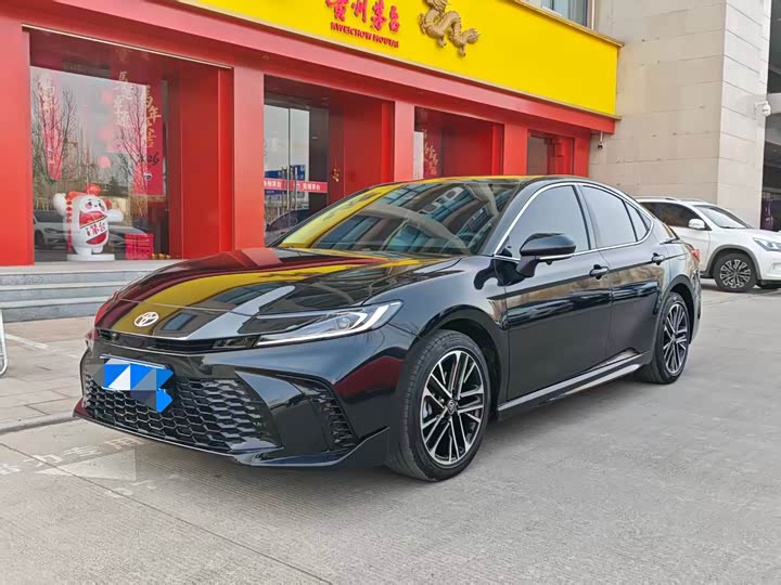 Фото 1 - Toyota Camry