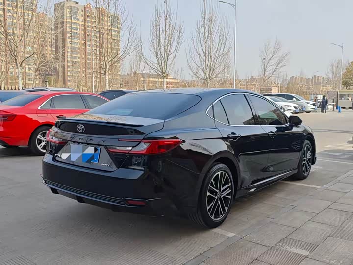 Фото 7 - Toyota Camry