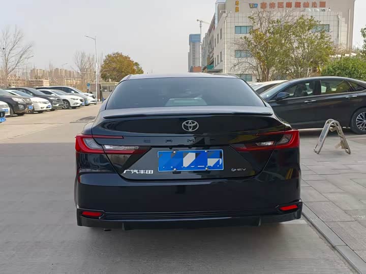 Фото 8 - Toyota Camry