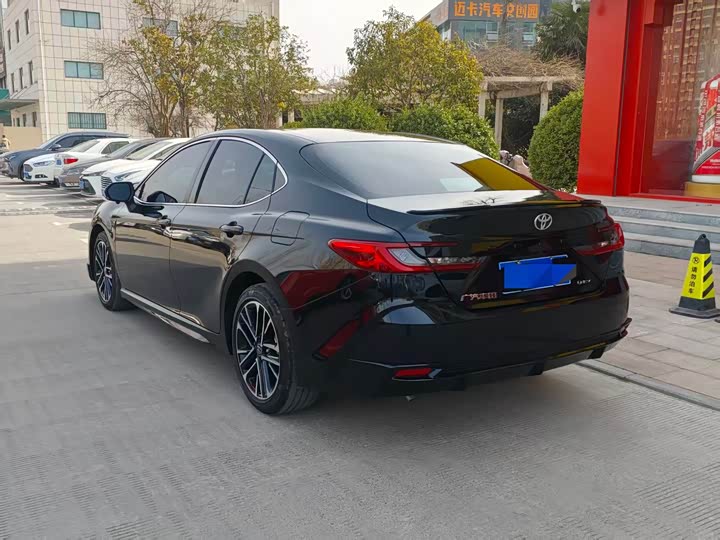 Фото 9 - Toyota Camry