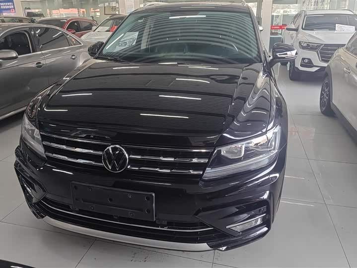 Фото 2 - Volkswagen Tiguan L Pro