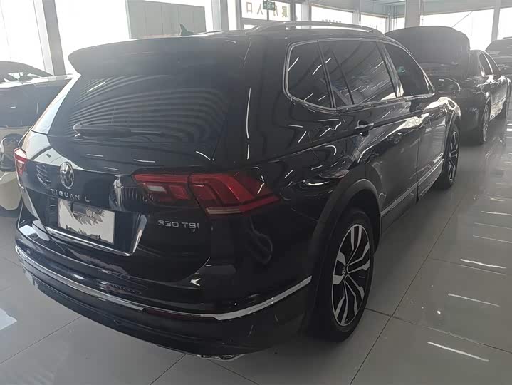 Фото 3 - Volkswagen Tiguan L Pro