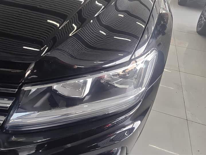 Фото 5 - Volkswagen Tiguan L Pro