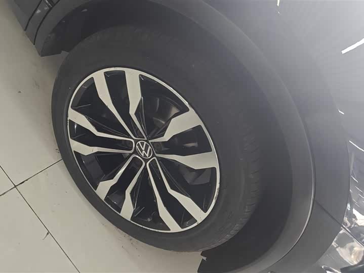 Фото 6 - Volkswagen Tiguan L Pro