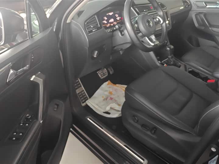 Фото 9 - Volkswagen Tiguan L Pro