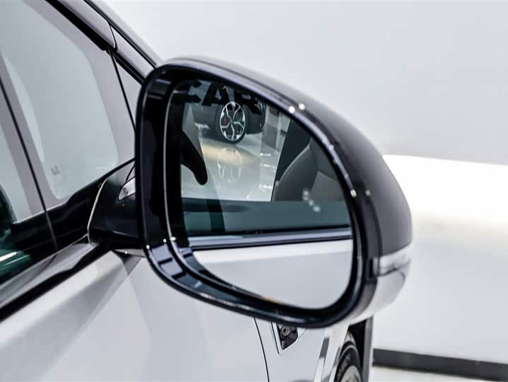 Фото 2 - LiXiang i8