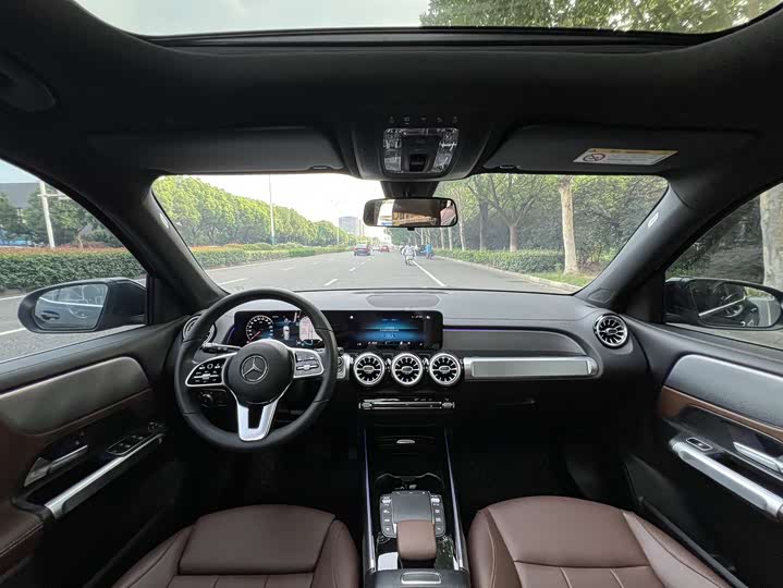 Фото 9 - Mercedes-Benz GLB-Class