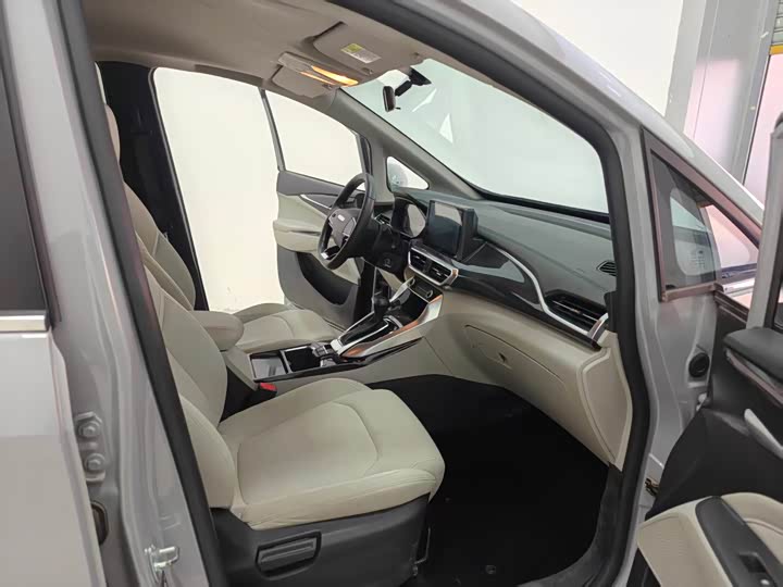 Фото 9 - Maxus G50