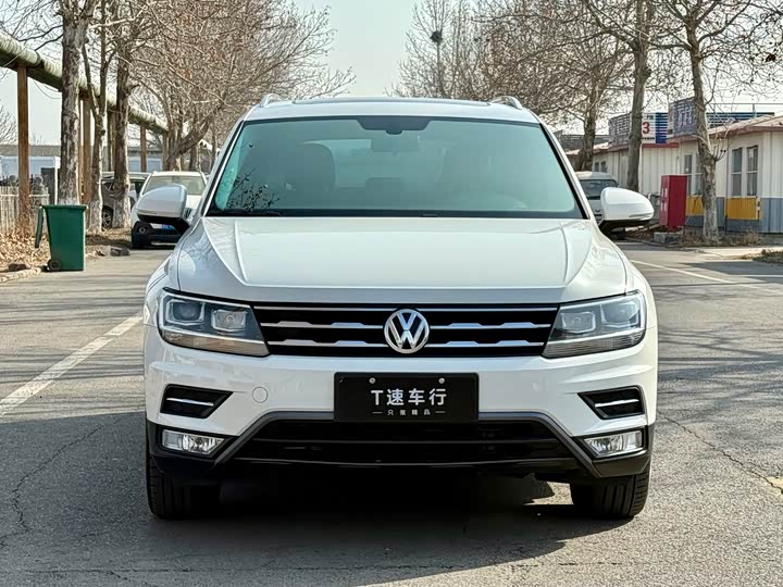 Фото 2 - Volkswagen Tiguan L Pro