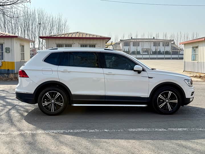 Фото 4 - Volkswagen Tiguan L Pro
