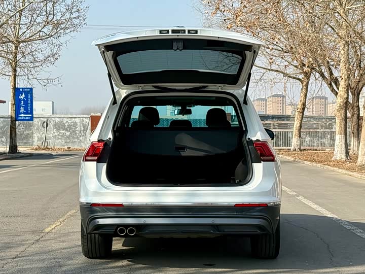 Фото 9 - Volkswagen Tiguan L Pro