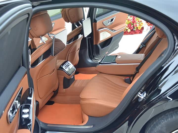 Фото 5 - Mercedes-Benz S-Class