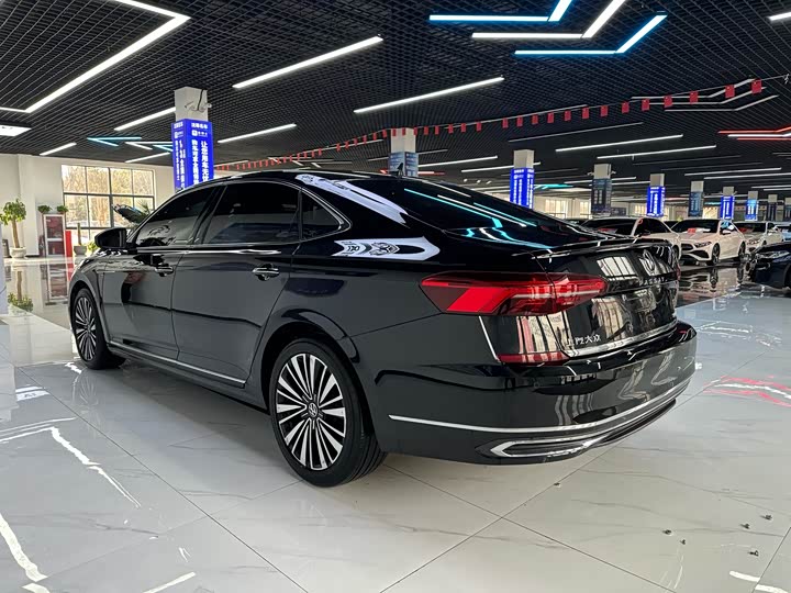 Фото 7 - Volkswagen Passat