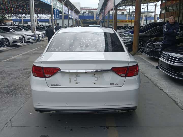 Фото 8 - Geely Emgrand GL