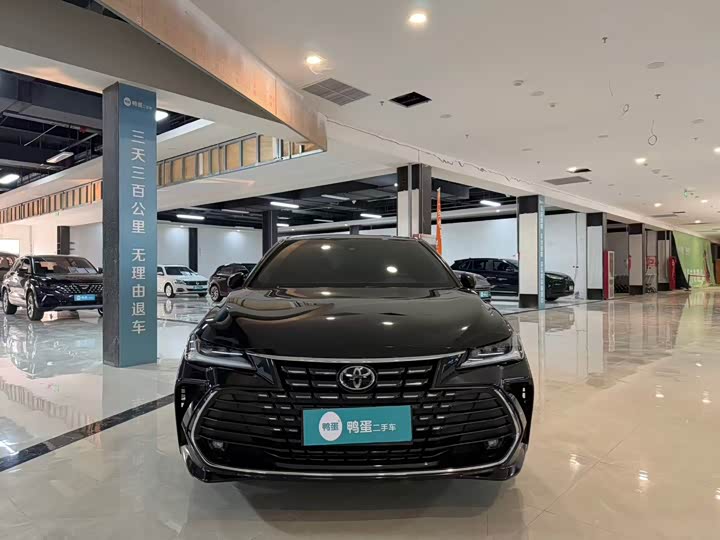 Photo 2 - Toyota Avalon