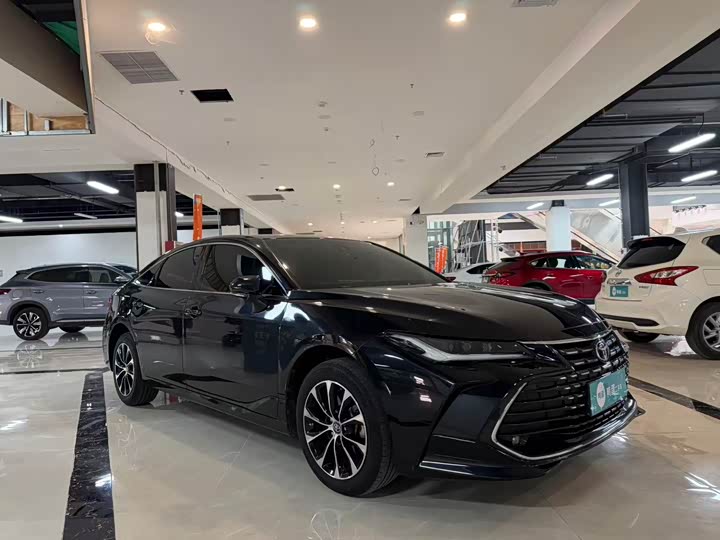 Photo 3 - Toyota Avalon