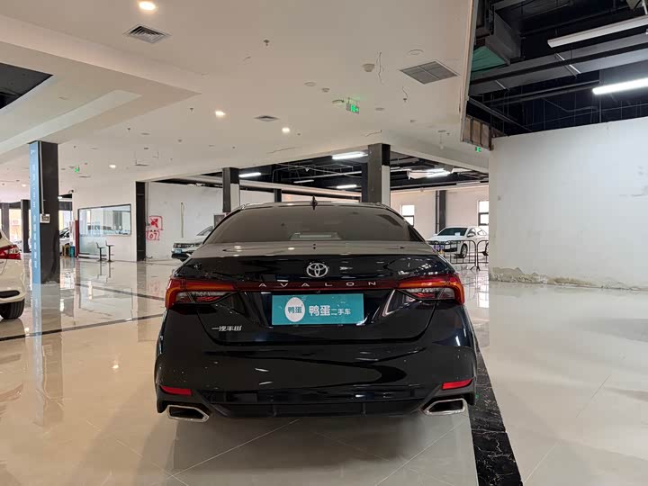 Photo 5 - Toyota Avalon