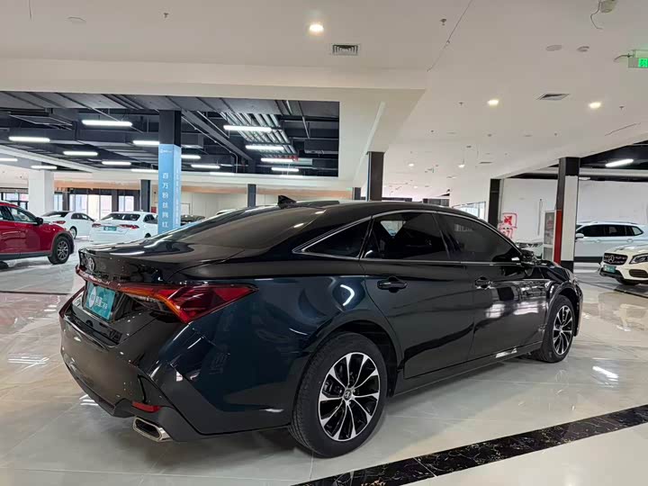 Photo 6 - Toyota Avalon