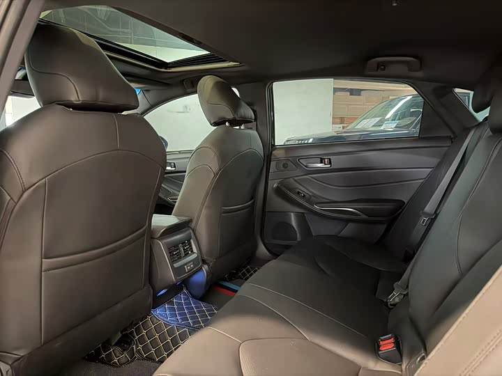 Photo 8 - Toyota Avalon