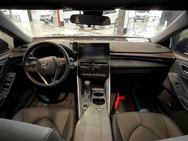 Photo 9 - Toyota Avalon