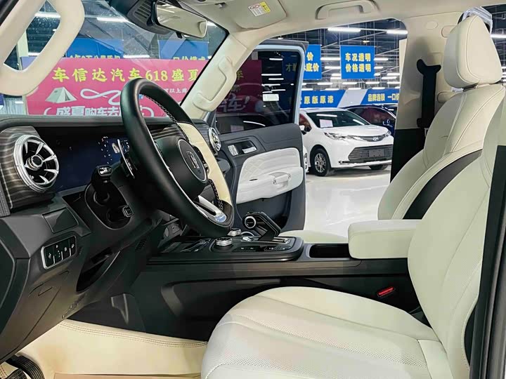 Фото 7 - Tank 300 Hybrid