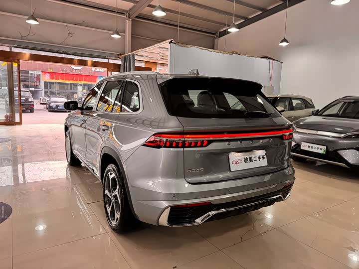 Фото 6 - Geely Monjaro