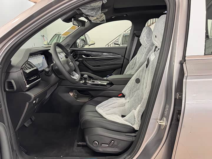 Фото 9 - Geely Monjaro