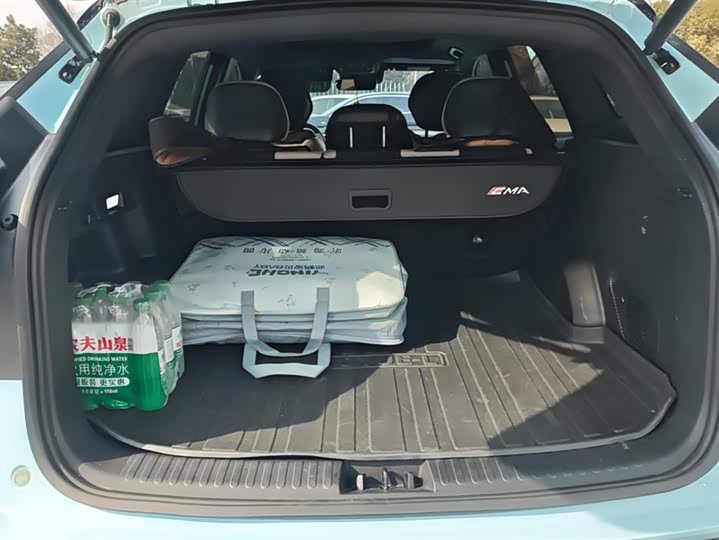 Фото 4 - Geely Atlas L