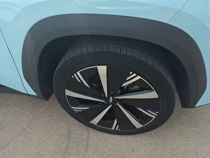 Фото 6 - Geely Atlas L