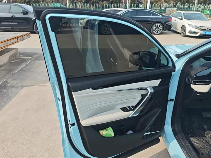 Фото 7 - Geely Atlas L