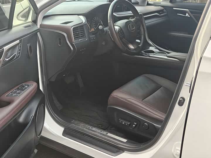 Фото 7 - Lexus RX