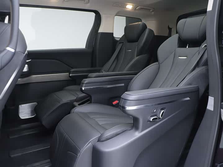 Фото 3 - Hongqi HQ9