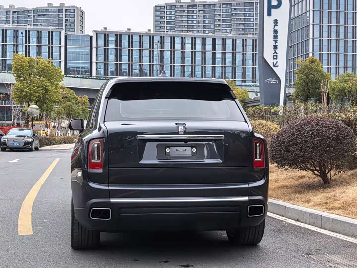 Photo 5 - Rolls-Royce Cullinan