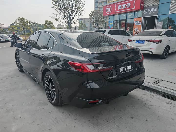 Photo 6 - Toyota Camry