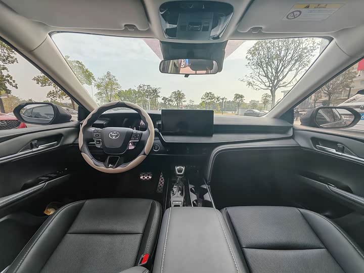 Photo 9 - Toyota Camry