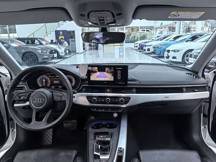 Фото 5 - Audi A4L