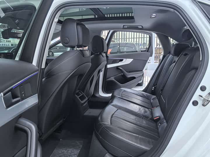 Фото 6 - Audi A4L