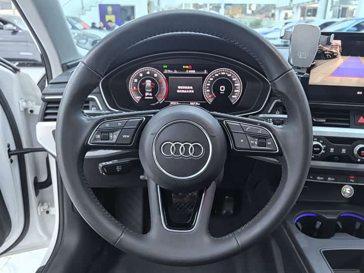 Фото 9 - Audi A4L